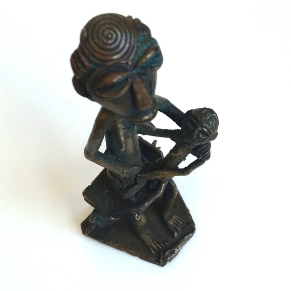 Antique Mother and Child Brass Bronzed Sculpture from Africa 5" (Very Old) - Picture 7 of 16